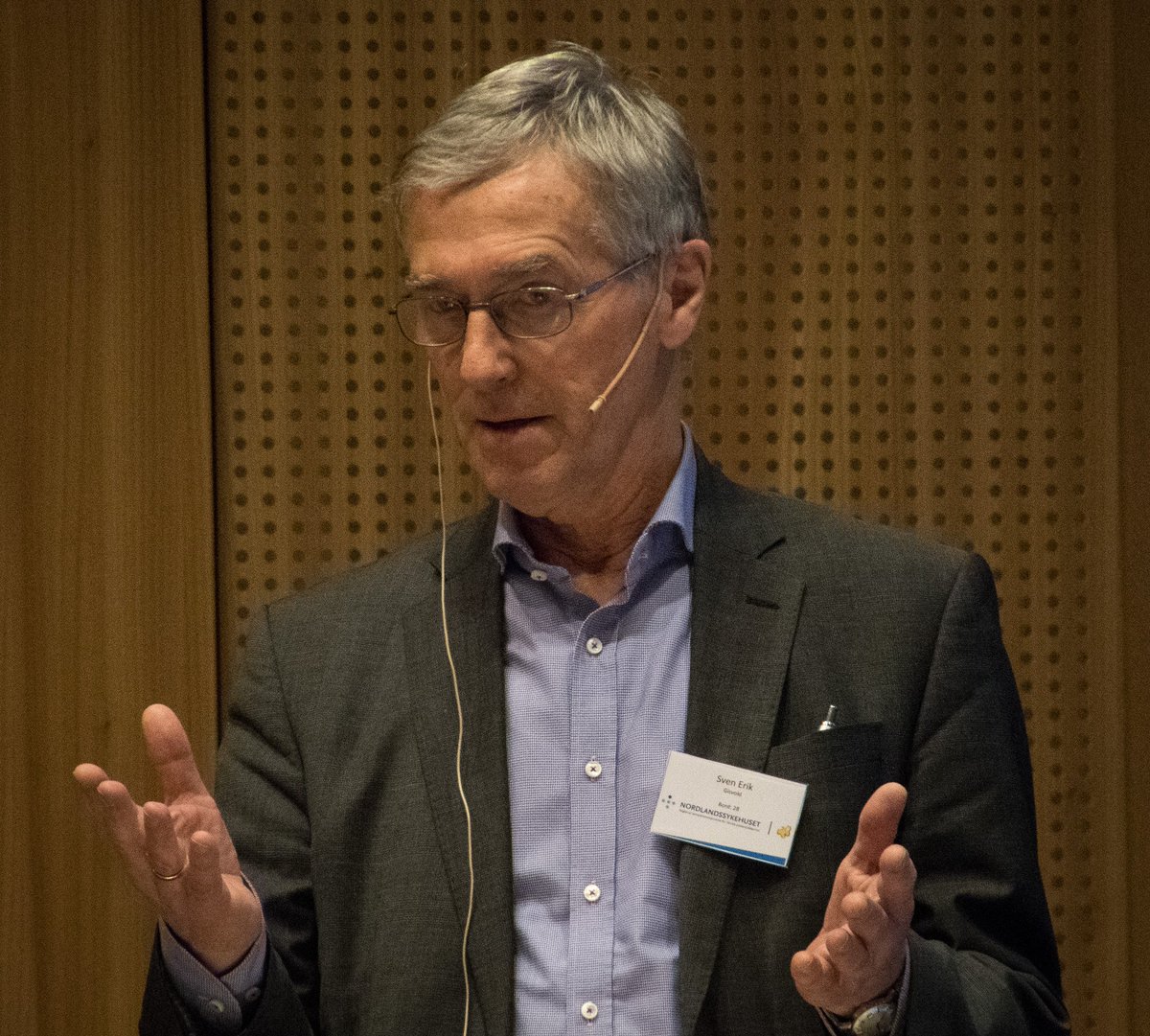 Pasientsikkert's tweet photo. Sven Erik Gisvold, professor og overlege i anestesi ved @StOlavsHospital /@NTNU 
- Avgjørende med god tillit mellom "folket" og sjefene i arbeidet med å bygge en god sikkerhetskultur på avdelingene. Først da tør folk snakke åpent om feil og lære av dem. #pasientsikkerhet2018 https://t.co/KcqhnxvFqb