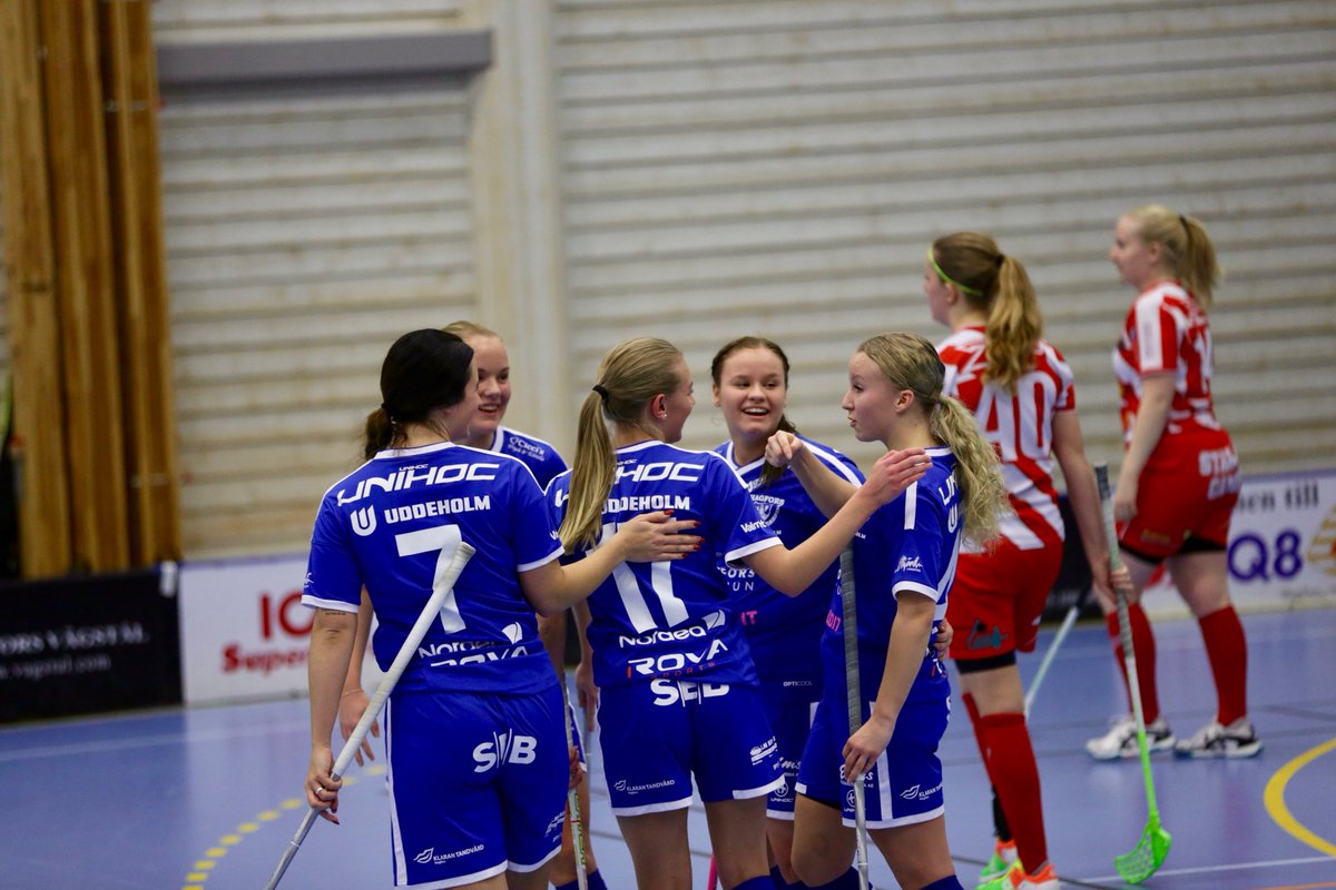 aalexandralarse's tweet photo. Derby imorgon!! Välkomna till Uddeholm Arena, 19.30 💙💙 https://t.co/4e98s94PMc
