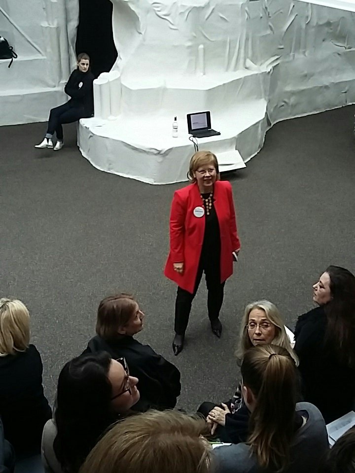 Anne Fendt, Associée, nous invite à réfléchir  sur les ingrédients qui font émerger la créativité. #Turningpoint, matinée art &amp; #Leadership au #Toguna <a href="/PalaisdeTokyo/">Palais de Tokyo</a>