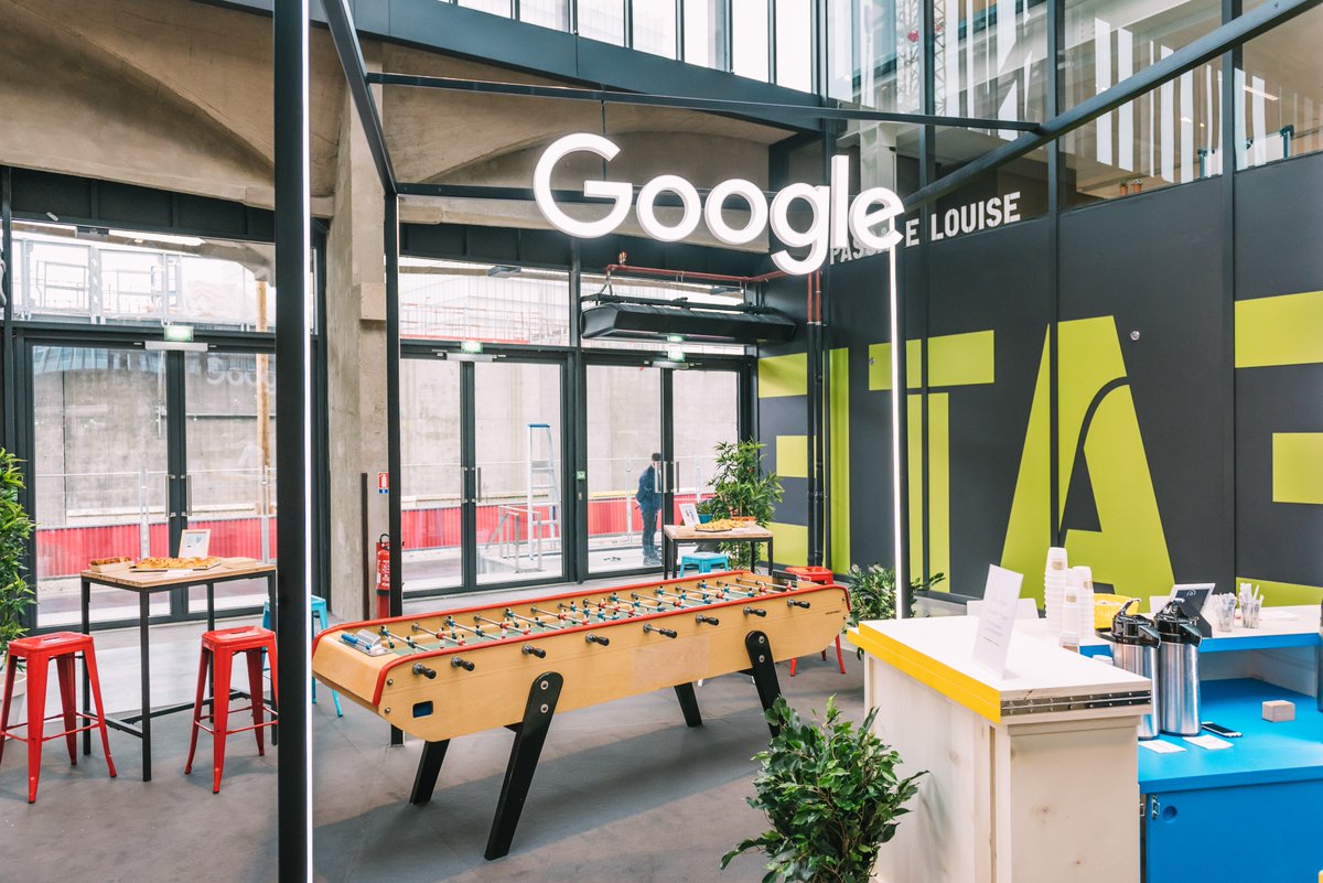 joinstationf's tweet photo. Big news today! @Google is our latest partner: inside STATION F, they will have a physical presence to organize workshops and training sessions open to *anyone* and offer €20k cloud services to our entrepreneurs 🚀 https://t.co/z519WRTRAM
