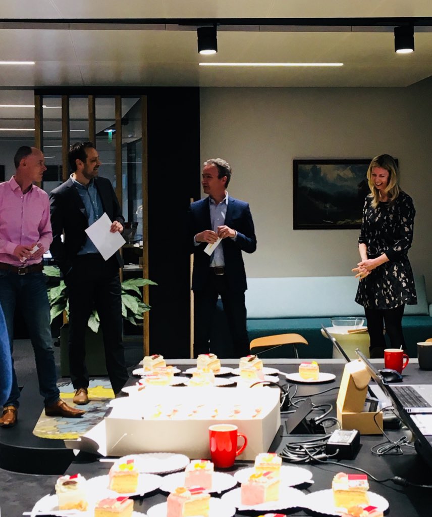 Wij vieren feest! <a href="/DanielledeHaan1/">Danielle de Haan</a> 12,5 jaar in dienst bij <a href="/Heembouw/">Heembouw</a> Gefeliciteerd!! #jubileum #typischheembouw #taart