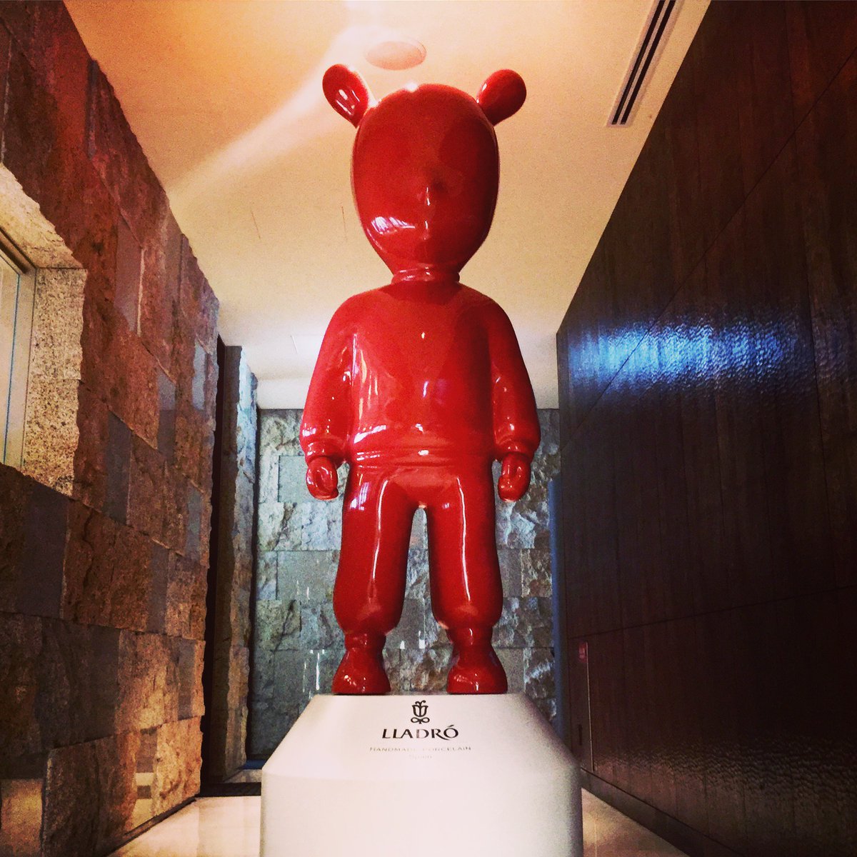 IC_Osaka's tweet photo. スペインから新しい友人が来阪中。その名もザ・ゲスト。ようこそ!Our new friend from Spain, his name is The Guest. Welcome!
@IC_Osaka #intercontinentallife #intercontinentalosaka #osaka #liadro https://t.co/tUaV70pBcJ