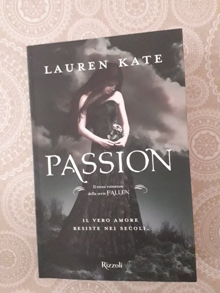 LaylaRepetti's tweet image. Meno di un giorno per leggere 418 pagine.....Record? Forse. Non credo d'averci mai messo meno tempo. Ma quando sei immersa nella lettura è difficile staccarsi. ❤

#lettriceaccanita #passion #laurenkate