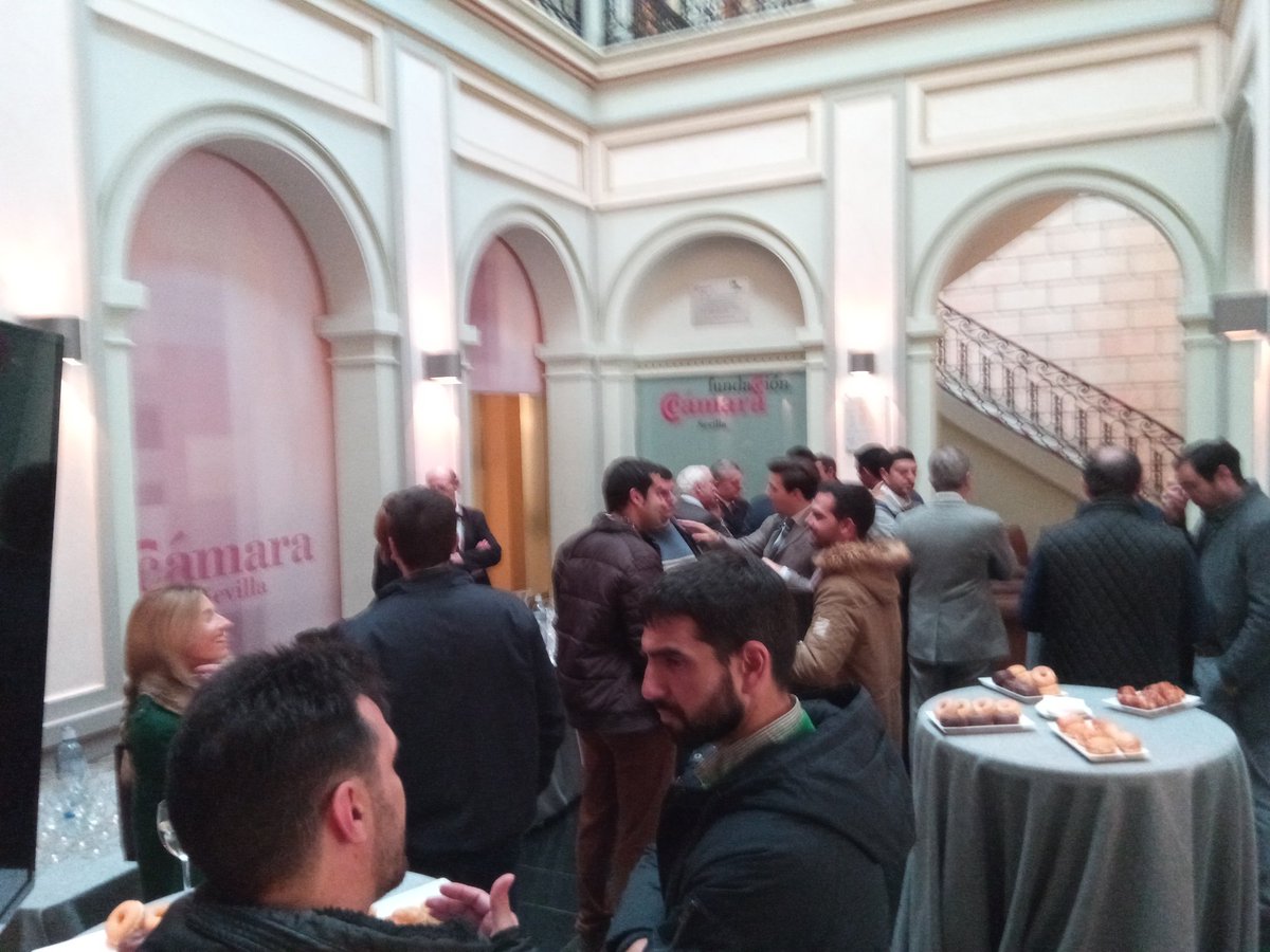 edinnglobal's tweet photo. En @camaradesevilla con @BABELgrupo a punto de comenzar nuestra ponencia sobre @edinnglobal #industria40sevilla #smartfactories https://t.co/02YjagrGS5