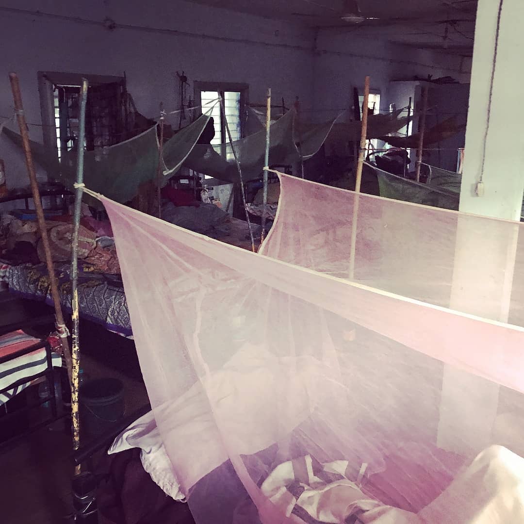 Varun051288's tweet photo. #VG visitd an old age home in Raipur. Ths old age home hasn't recv the grant frm govrnmnt since lst 4 yrs. 20 old ppls are getng shelter here &amp; space is an serious issue. #LostBoywelfareAssociation helped them &amp; build a new ward fr thm.

#BB11 #BigBoss11 #VikasGuptaFTW #LostSouls https://t.co/oe3Qgqy6T8