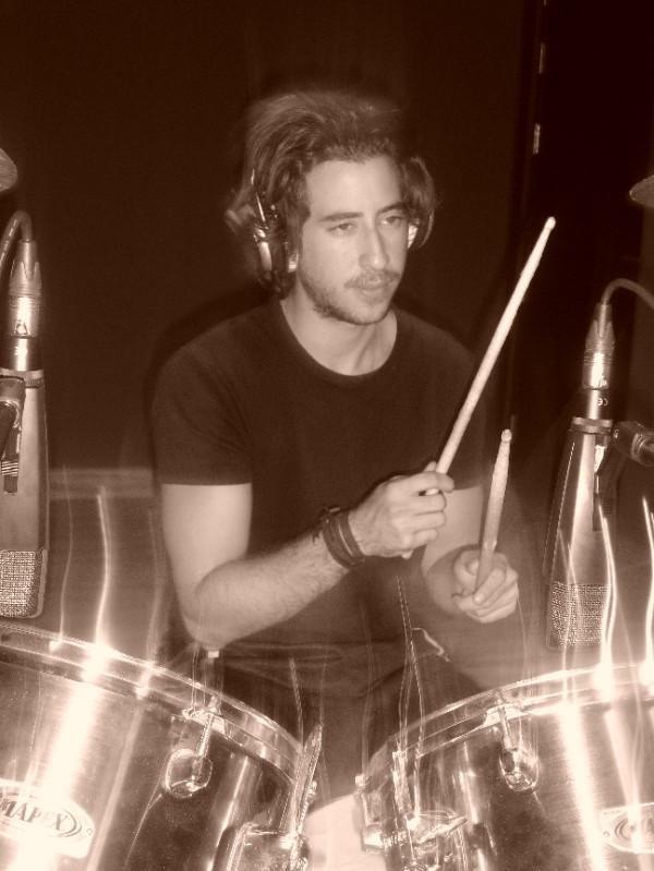 The_AlaaAR's tweet photo. #tbt to 2008 n the #studio @MapexDrumsUSA @SABIAN_Vault @EvansDrumheads @vicfirth #myperfectpair #vf5A #drum #drums #drummer #drummers #drumming #drumsticks #drumset #drumkit #mapex #sabian #evansdrumheads #vicfirth #percussion #bateria #batterie #schlagzeug #throwback #amman #jo https://t.co/0HuJPkmtEA