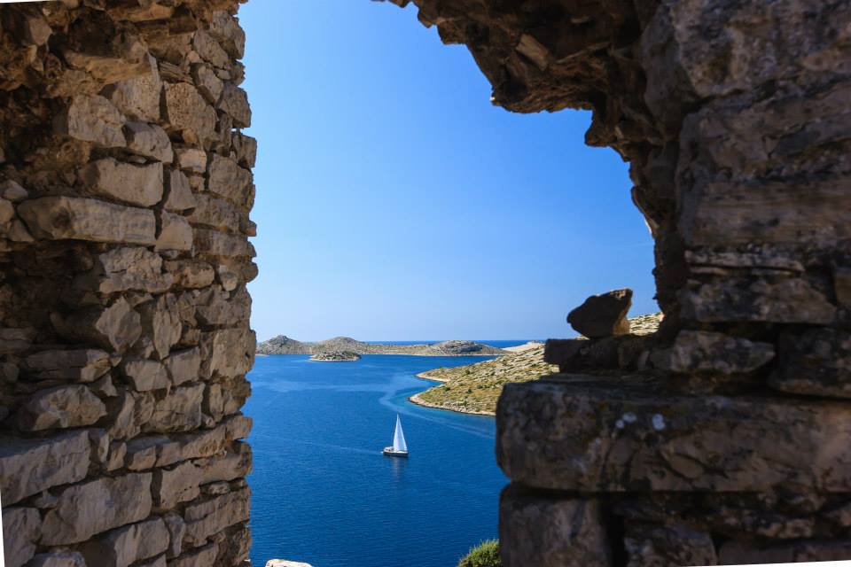 LikeSibenik's tweet photo. The Kornati National Park is often mentioned as "nautical paradise" in tourist publications. And really, in "slalom" sailing through the 89 unforgettable islands, islets and reefs in the Kornati National Park, you will test all of your nautical skills ⛵️⛵️
#CroatiaFullOfLife https://t.co/7BVvihCakX