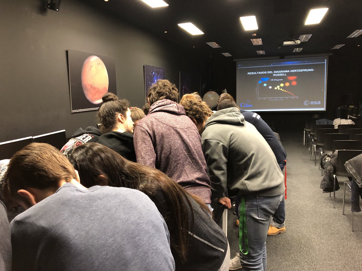 Elena_CVE's tweet photo. Estudiando estrellas con los alumnos de 1º de Bachillerato @Colegio_CVE en la ESA @esa_cesar_es https://t.co/mKlbn3WbEk