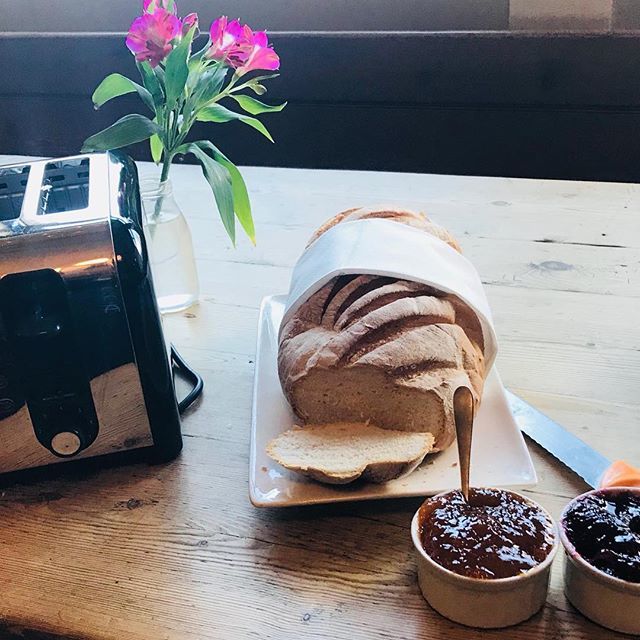 MarlboroughTav's tweet photo. Good morning! Complimentary toast is served with every hot drink purchased, every morning 9am - 11am
#freshbread #teaandtoast #coffee #breakfast #morningpaper #bathgastropub #continental #bathbreakfast https://t.co/vzSznGuDjr https://t.co/SmUUmMpHFc