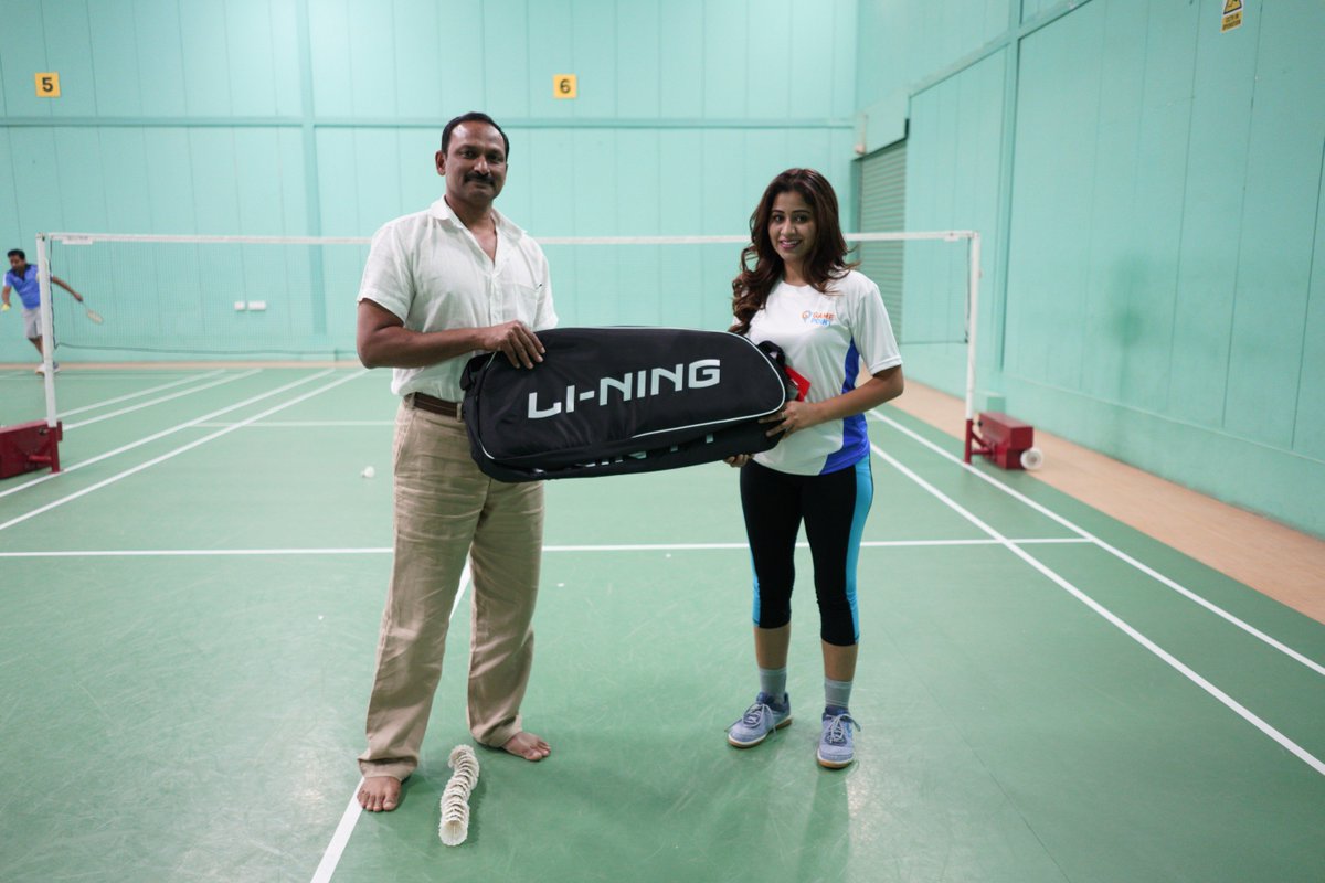 TollywoodThndrs's tweet photo. TollywoodThunder players receiving their Badmition kit in Practice Session 1.  @TollywoodThndrs @i_manalirathod @CBLindia @vnandiniy #tollywoodthunders #PakkaSmash #cblseason2 #CBLIndia #CBL2 https://t.co/RzOAkK5CBK