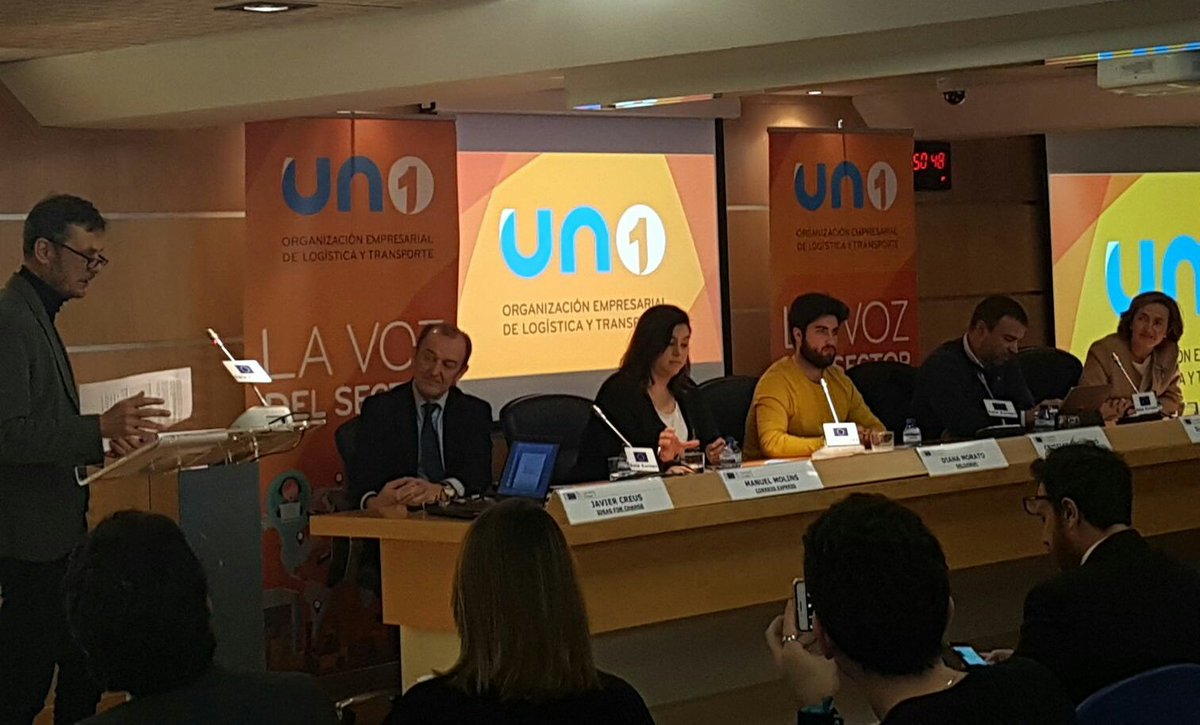 UNOlogistica's tweet photo. Comenzamos con la mesa redonda sobre desafíos y oportunidades de la EconomíaColaborativa y la #EconomíaDigital en la logística. Contamos con la compañía de @Uber_ES, @SEUR, @Deliveroo_ES, @CorreosExpress, @driveerES  #JornadasUNO 🚛👥 https://t.co/djLZtJR2Up