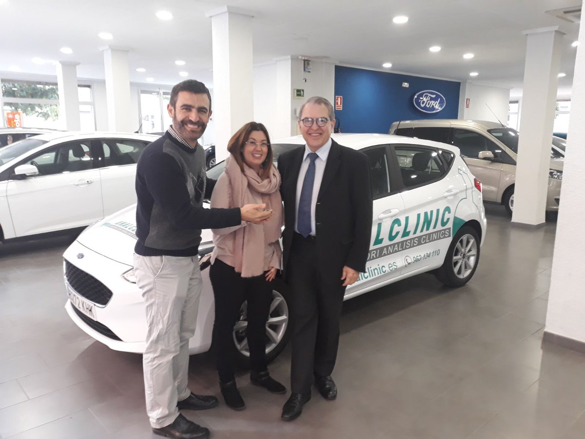 FordHsalido's tweet photo. Analclinic renueva su flota con unidades del Nuevo #FordFiesta.Entrega de llaves al gerente @DrCamposAsensi . Gracias por la confianza. https://t.co/WkA5mHlrCX