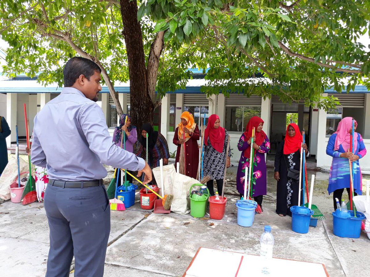 SharafuddinSchl's tweet photo. Principal Dr @AhmedAdeelN took a session for maintenance staff on "how to enjoy work". #PDDay1 @EducationMV @walladealvaro https://t.co/DXf4MEYTOx