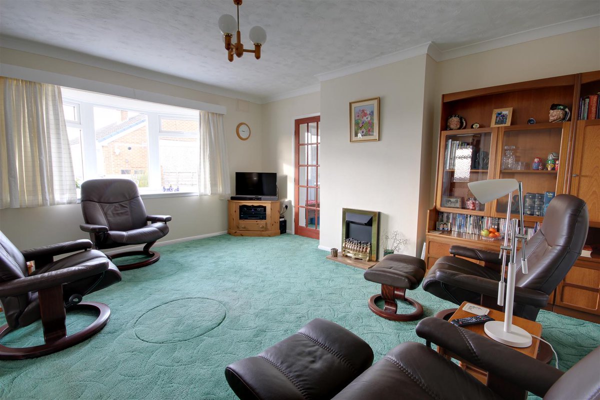 choiceagent's tweet photo. **NEW LISTING NOT TO BE MISSED**

We offer for sale this spacious, extended detached two/ three bedroom bungalow, situated in a pleasant residential position, convenient for the High Street, beach and local amenities.

For a viewing call our Sutton Office on 01507 443777😀🏡 https://t.co/xfyeXx0eYE