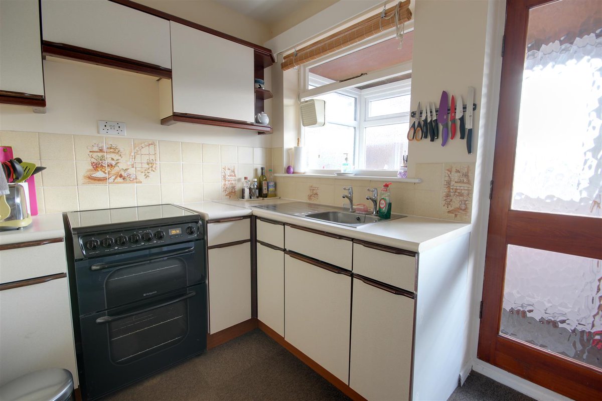 choiceagent's tweet photo. **NEW LISTING NOT TO BE MISSED**

We offer for sale this spacious, extended detached two/ three bedroom bungalow, situated in a pleasant residential position, convenient for the High Street, beach and local amenities.

For a viewing call our Sutton Office on 01507 443777😀🏡 https://t.co/xfyeXx0eYE