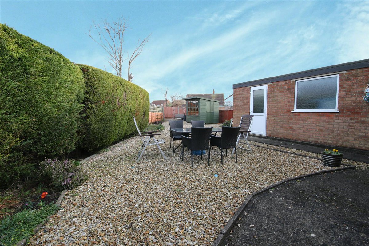 choiceagent's tweet photo. **NEW LISTING NOT TO BE MISSED**

We offer for sale this spacious, extended detached two/ three bedroom bungalow, situated in a pleasant residential position, convenient for the High Street, beach and local amenities.

For a viewing call our Sutton Office on 01507 443777😀🏡 https://t.co/xfyeXx0eYE