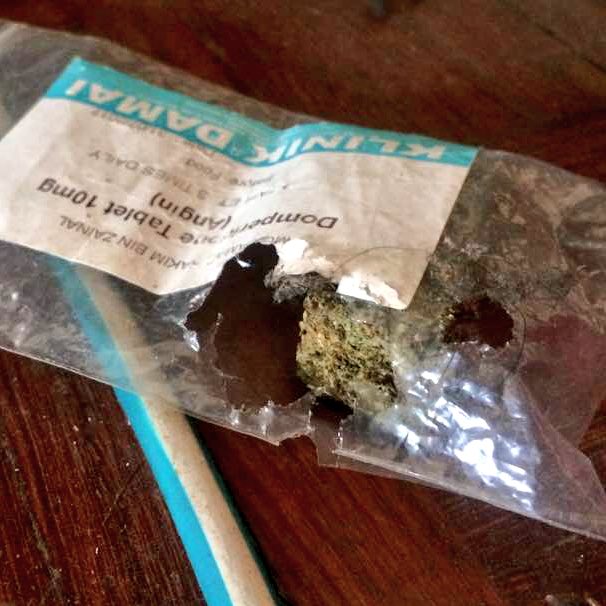 johnbearsinakal's tweet photo. Kisah sedih ringkas
#busted #420 #stonerrat https://t.co/OYCc9GT3GG