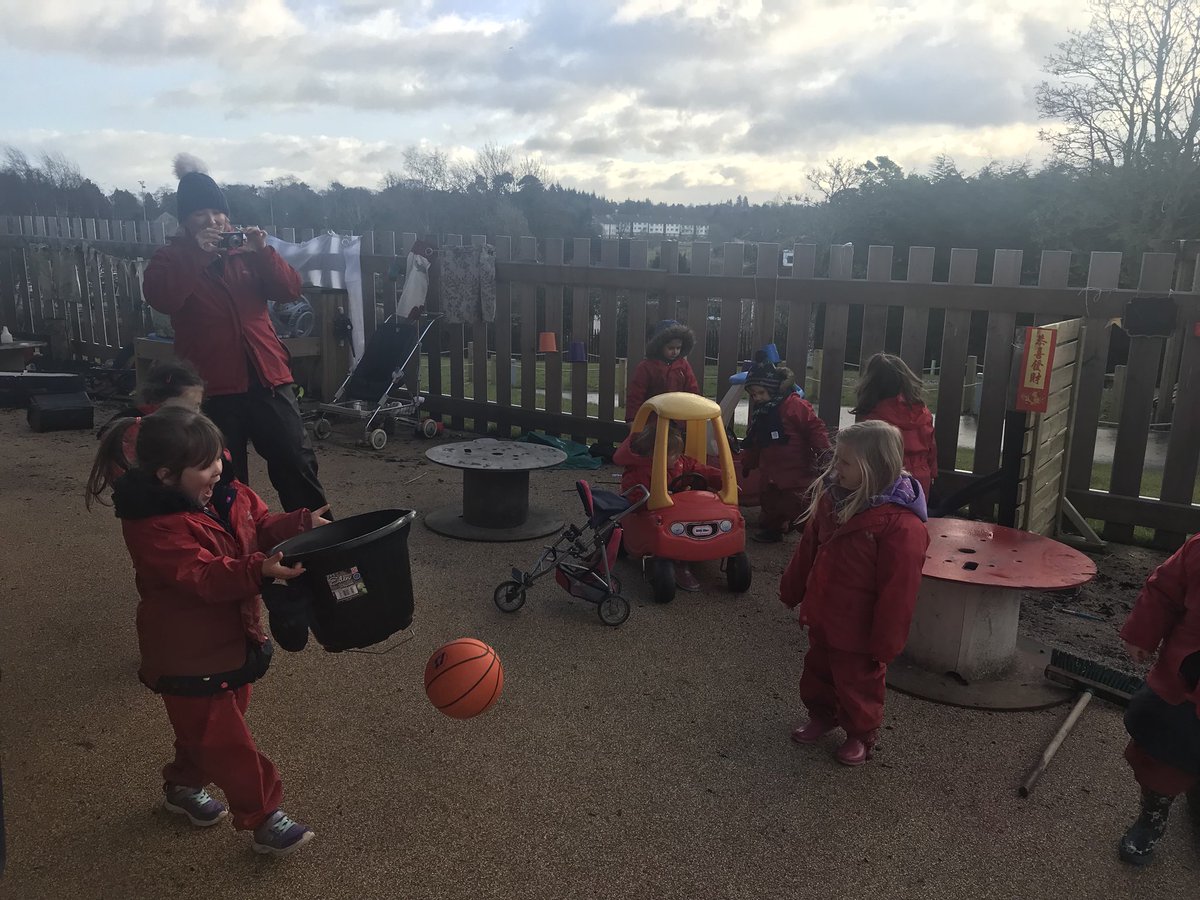 nurserycrookfur's tweet image. Using our imagination to create our own ball games! #grossmotordevelopment