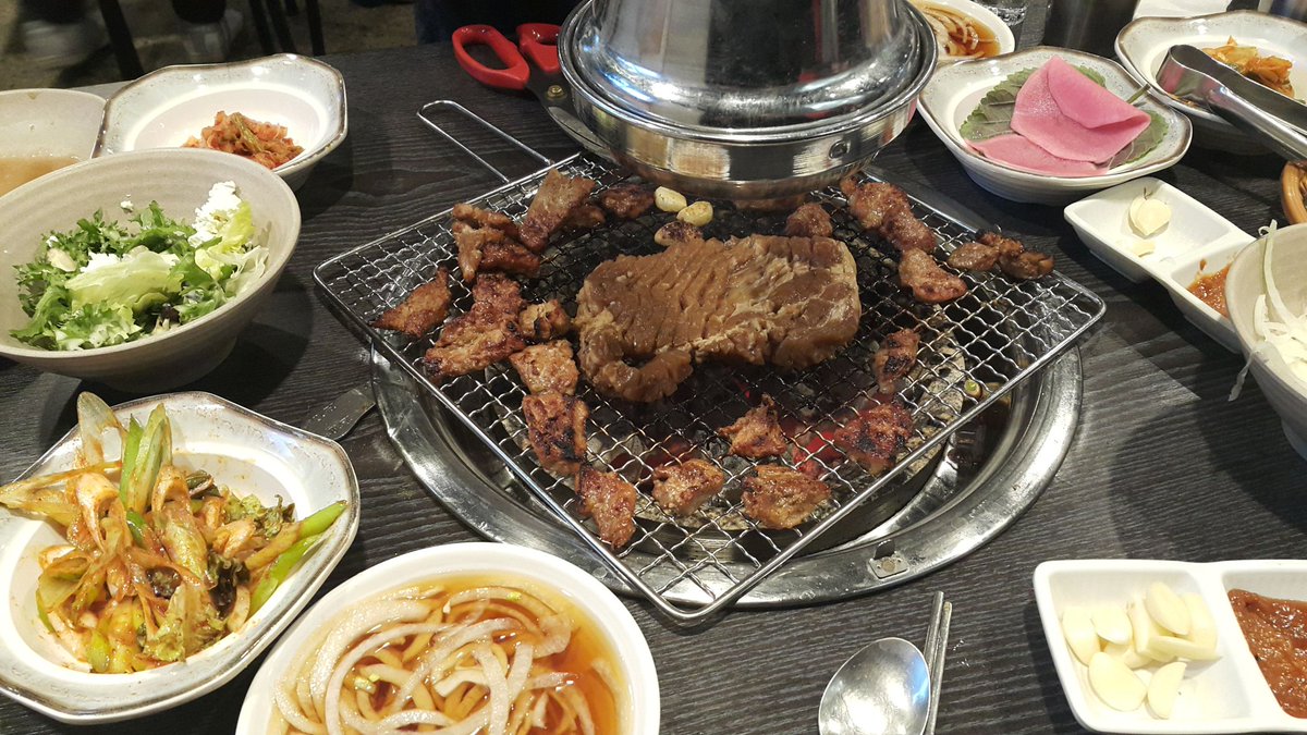 KoreanJohn_'s tweet photo. "Your Local Asian" just wanted to show ppl how an endless #KoreanBBQ buffet looks like for $10 in Seoul, South Korea. #kbbq #asianshit #asianfood #Korean https://t.co/sZUr0hgKsD