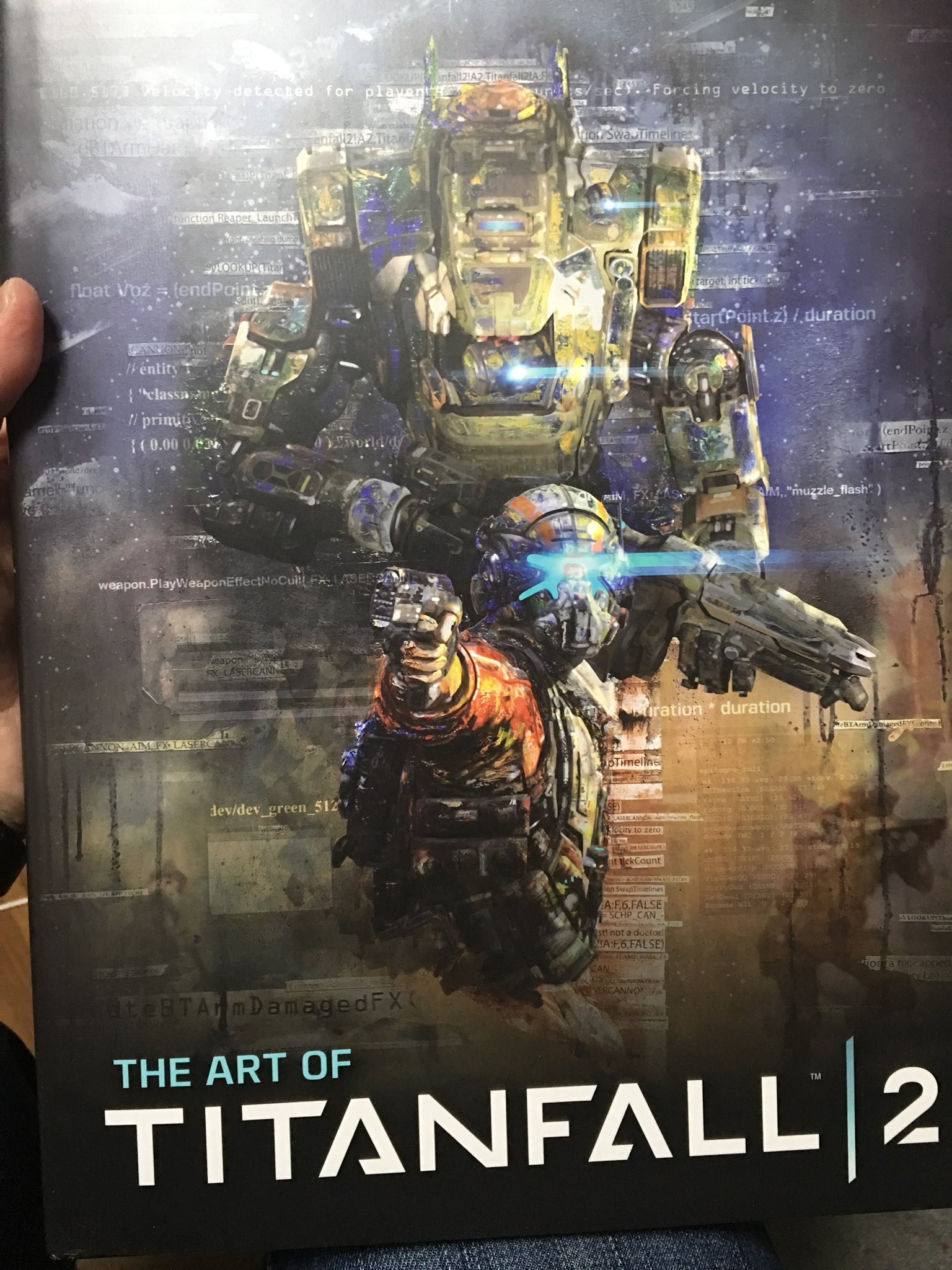 のい K 前から欲しかったタイタンフォール2の設定資料集を入手 各々のメカニックやパイロットデザイン 銃器やロケーションなどを収録してありタイタンの世界観にどっぷり浸かれます