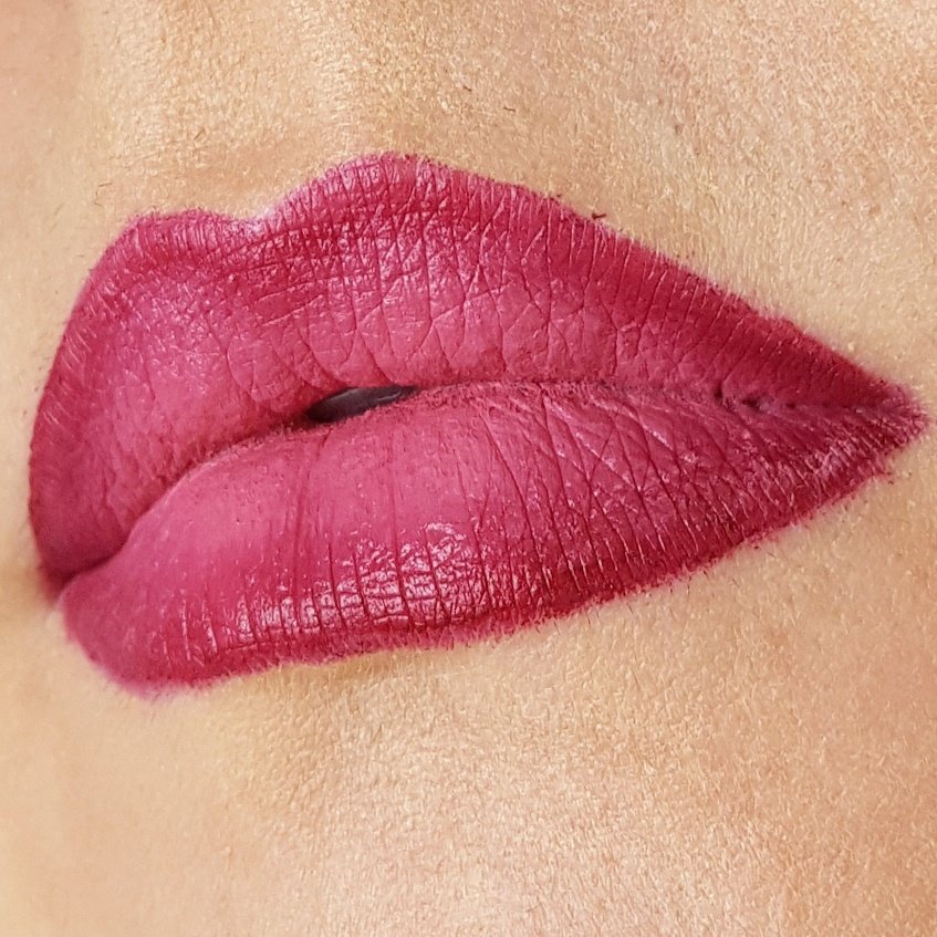 TatiManMaq's tweet photo. Gradient lip art 🌞
#maquillagedujour #maquillaje #montreal #miraclemakeup #Laval #montrealmakeupartist #lavalmakeupartist #makeup #makeupaddict #beauty #makeupartist #makeupoftheday #tatimanicuremaquillage #cosmetics #mua #fortheloveofmakeup #ombrelips #gradientlips #nyx https://t.co/PDLIGnFPRW