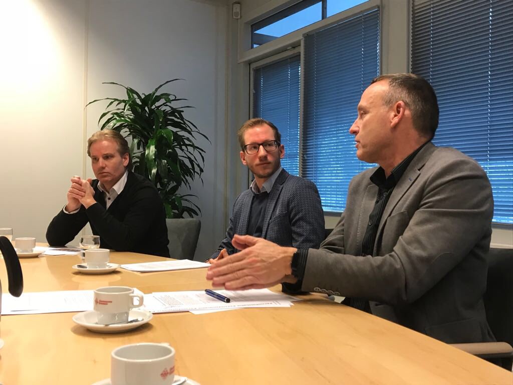 Zorgverzekering op maat Enmen: resultaat 50% overgestapt en gemiddeld 510 euro besparing per persoon op premie. Trots op samenwerking poliswijzer.nl, vrijwilligers en ambtenaren. Gezamenlijk pers te woord gestaan <a href="/BenWoldring/">Ben Woldring</a>