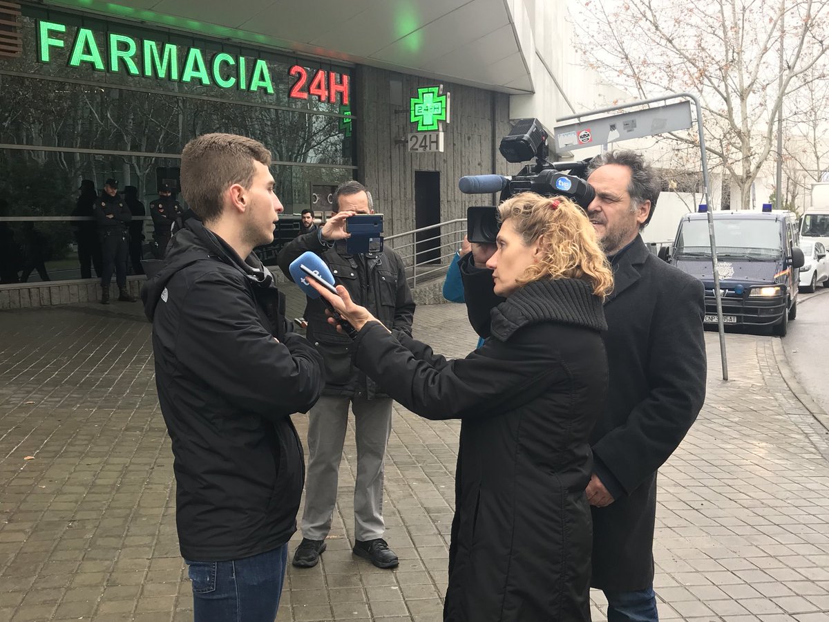 CitopMadrid's tweet photo. Los medios se interesan por dar a conocer las reclamaciones de los alumnos de la @ETSIC_UPM @DelegacionETSIC frente a la @asambleamadrid contra la decisión de @GCisnerosP rector de @La_UPM  #somosupm #civilnosecierra https://t.co/Ykmz0tlSAr