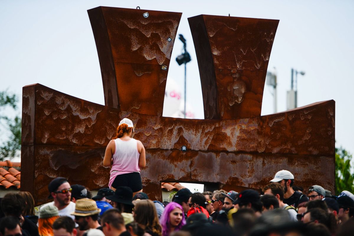 Carton plein pour les Pays de la Loire aux Festivals Awards 2017. Le <a href="/hellfestopenair/">Hellfest Open Air Festival</a> primé meilleur grand festival, @LesNuitsCourtes meilleur nouveau festival, <a href="/FestivalPoupet/">Festival de Poupet</a> 2e meilleur festival de taille 
 moyenne... <a href="/Festivalsawards/">Festivals Awards</a> france3-regions.francetvinfo.fr/pays-de-la-loi…