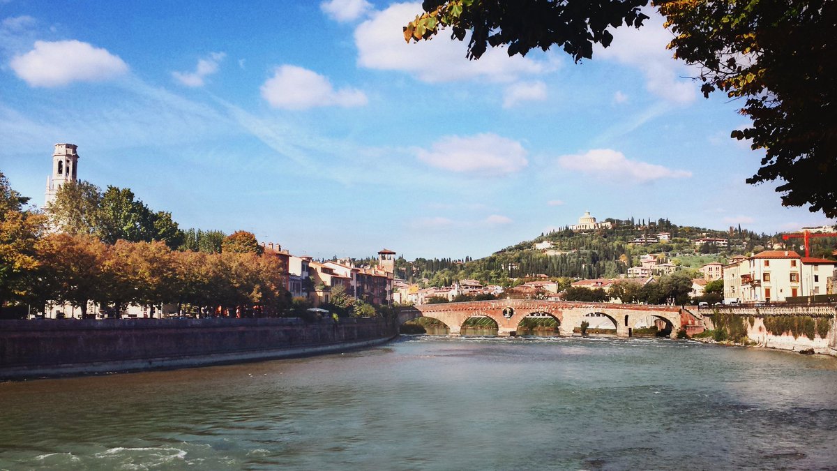 Dimitri15525432's tweet photo. RT @PicsOfThisWorld: Verona, Italy https://t.co/vDIgX2XEaO