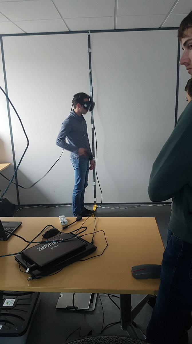 RealyzVR's tweet photo. Visite des étudiants du Lycée agricole de Laval pour connaître et tester les outils de #Realitevirtuelle dans les domaines du #bâtiment et #agriculture ! Ils ont été conquis c'est certain !!!😄 @fdsea53 @Agri_53 @philippe_jehan @ChambagriPdL https://t.co/iRxT6MAt2f
