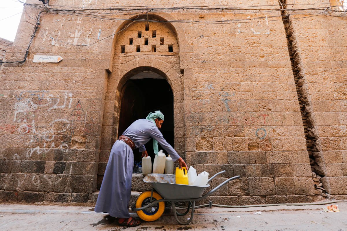 civadme's tweet photo. Displaced in Sana’a Old City: Striking images which leave a strong impact on the world for those displaced because of the conflict in Yemen and living in one of the most historical old cities but suffering.
Photo essay by UNHCRYemen https://t.co/EKVRlY6GbX