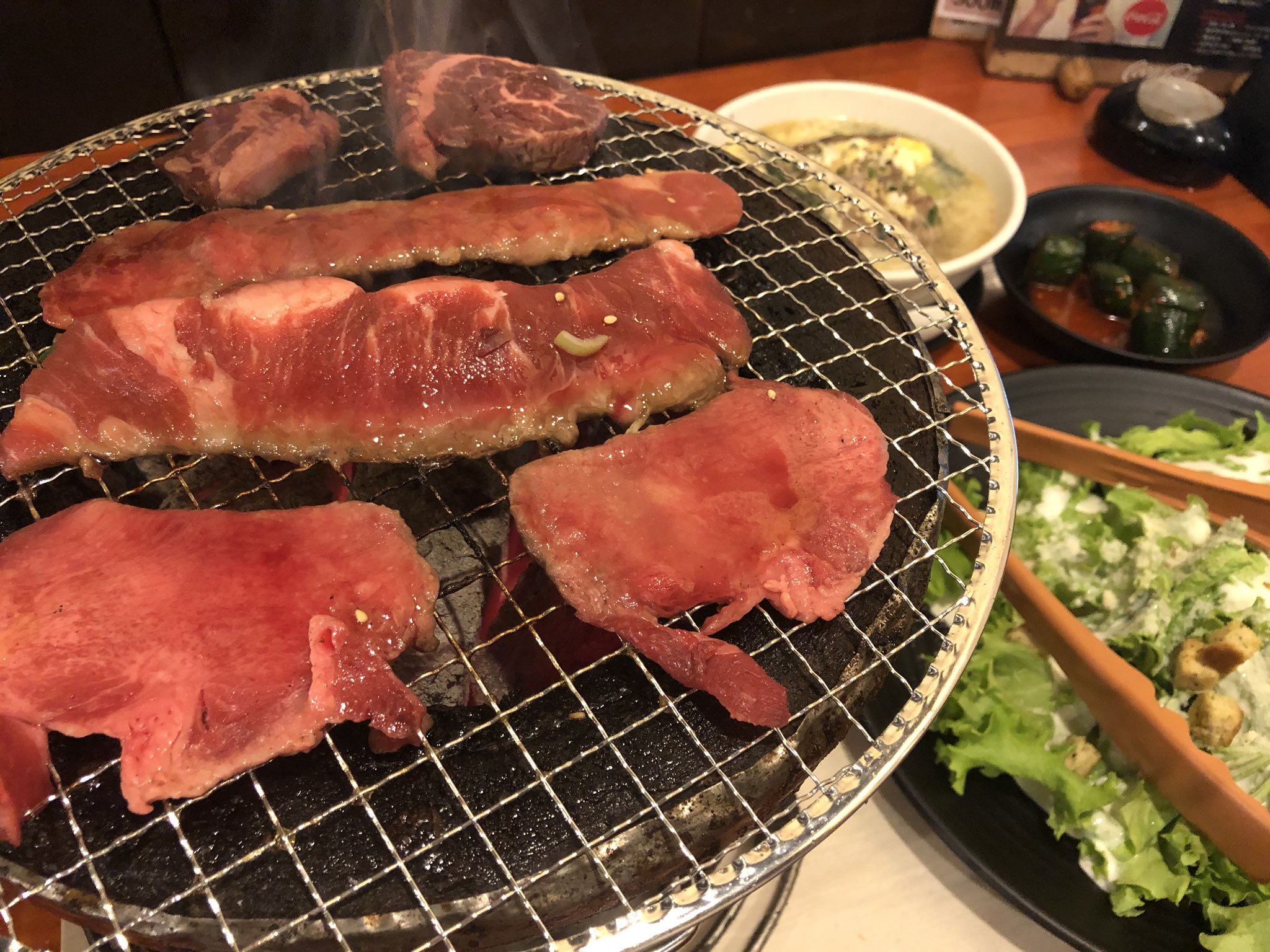 すずき 動くグラフ En Twitter 七輪焼肉安安のyoutuber対象 焼肉1000円食べ放題に行ってきた 通常3000円以上のデラックスメニューが3分の1以下の値段に 食べ残しはngだけど 動画撮影は歓迎とサイゼリヤの騒動を踏まえた内容 チャンネル登録者100人以上と条件は