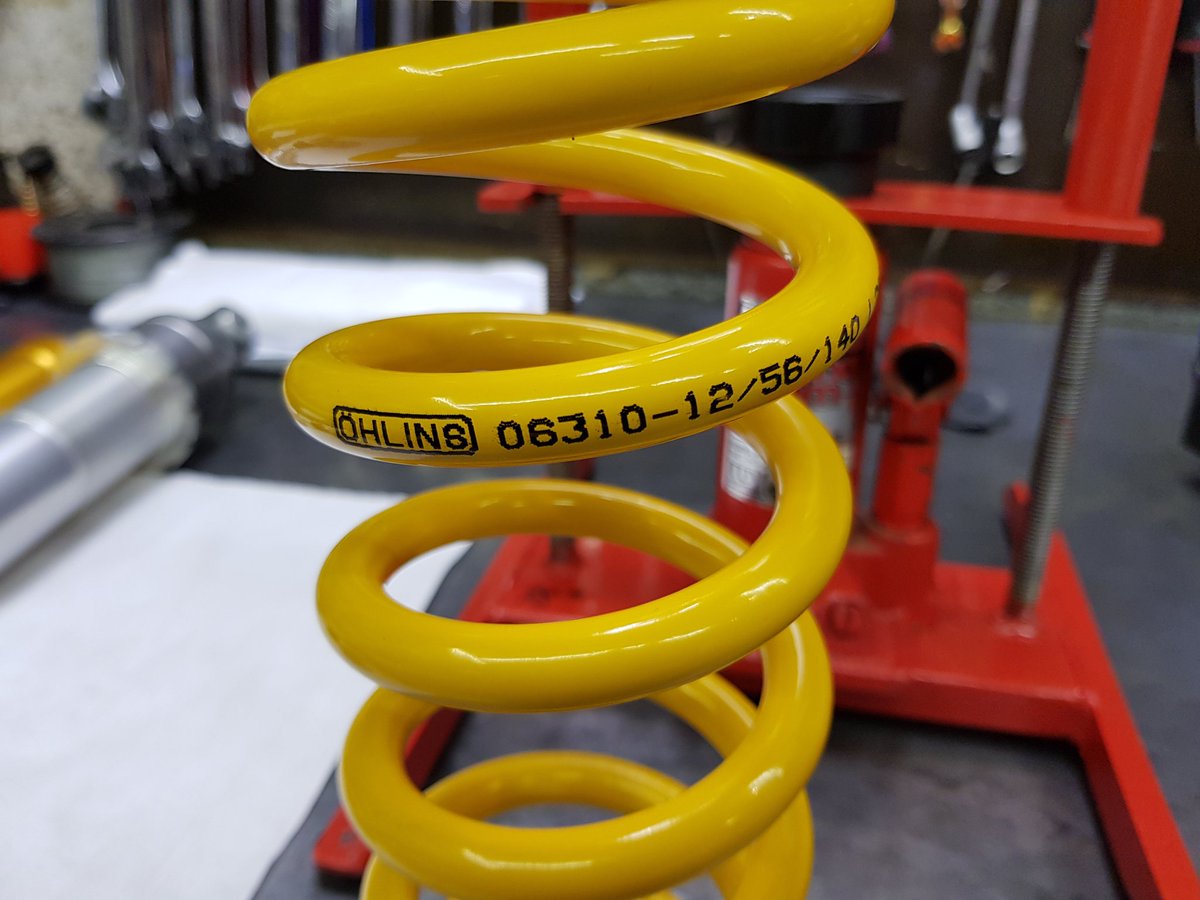 arthurbikemad's tweet photo. When ya can't get your sag n feel, yank your spring out. Next up, a 06310-11/54. #ohlins #ttxflow #wr250f https://t.co/m1TT0Onzfm