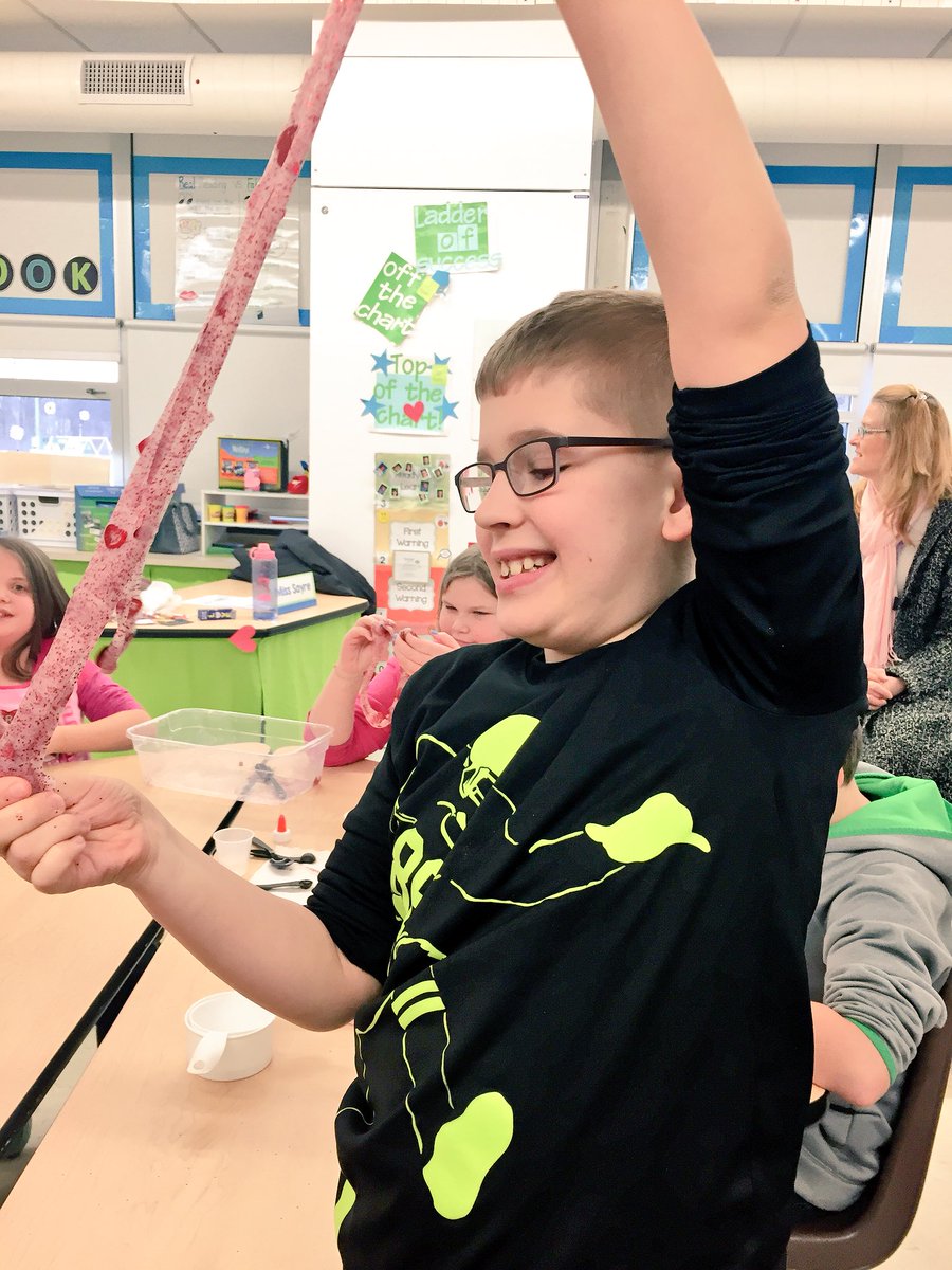 MrsE120's tweet photo. Sneaking in a lesson about measurement by making Valentine’s Day slime! :) #thekidsneverknew #NYCSDstory #ValentinesDay2018 https://t.co/adv0B9b9PP