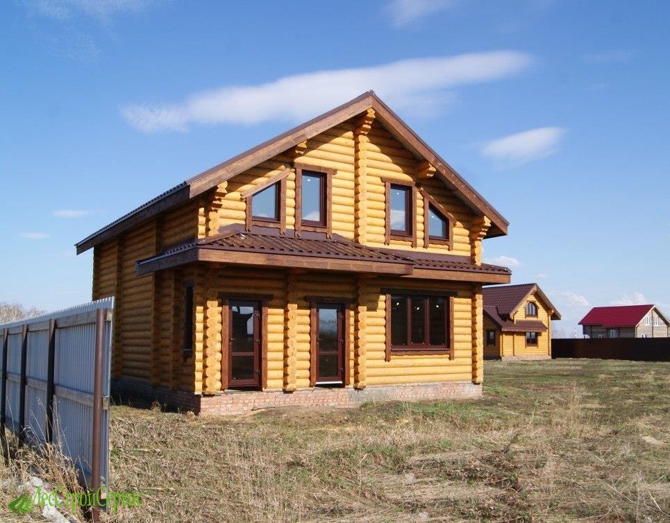 Сруб шестистенок 10х10. Сруб пятистенок 10х10. Дом из бревна 10х10. Сруб 10х10 из бревна рязань-2. Дом из оцилиндрованного бревна 10х8.