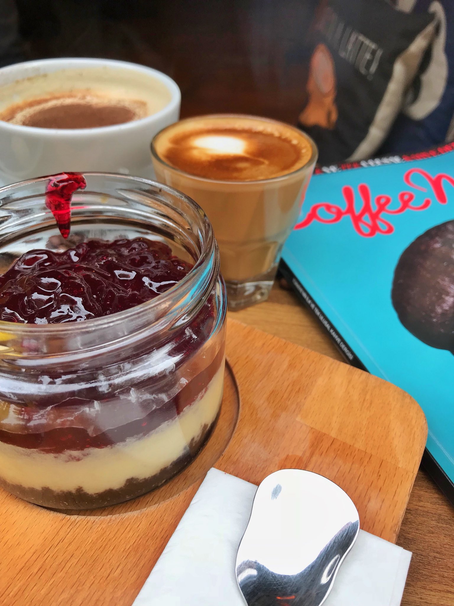 Kahve Ve Çikolata on Twitter "Frambuazlı cheesecake kaşıklayıp mutsuz