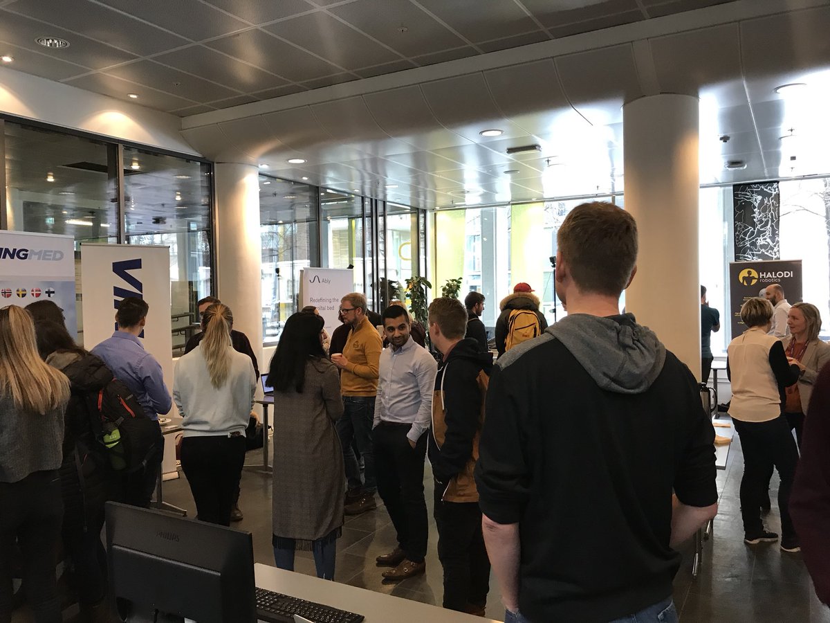 TEftevaag's tweet photo. @NorwayHealthTec er på @OsloMet i dag på #Helseteknologidagen2018 sammen med 20 andre bedrifter! Vi er kjempeglade for å vise Medtech-studentene hva helsenæringen har å by på! #HiOA https://t.co/CQee3v7r7F
