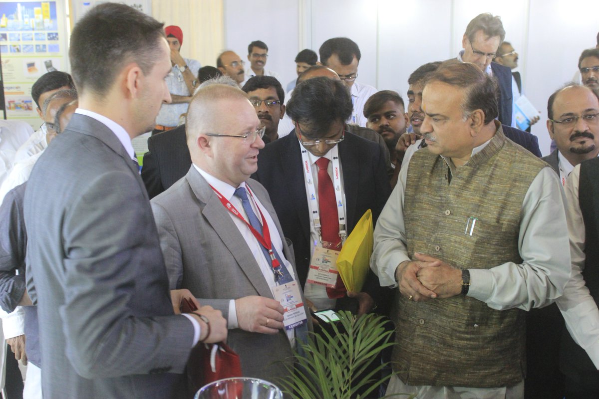 PAIH_pl's tweet photo. 📌Ruszyły targi @IndiaPharma, a wraz z nimi polskie stoisko organizowane w ramach #PL_biotech. Wśród naszych pierwszych gości https://t.co/K1OsyGmYy0. Minister ds. Chemikaliów i Nawozów Indii. India Pharma has kicked off! We are delighted to host Minister @AnanthKumar_BJP 😊 https://t.co/2mXZqavSWo