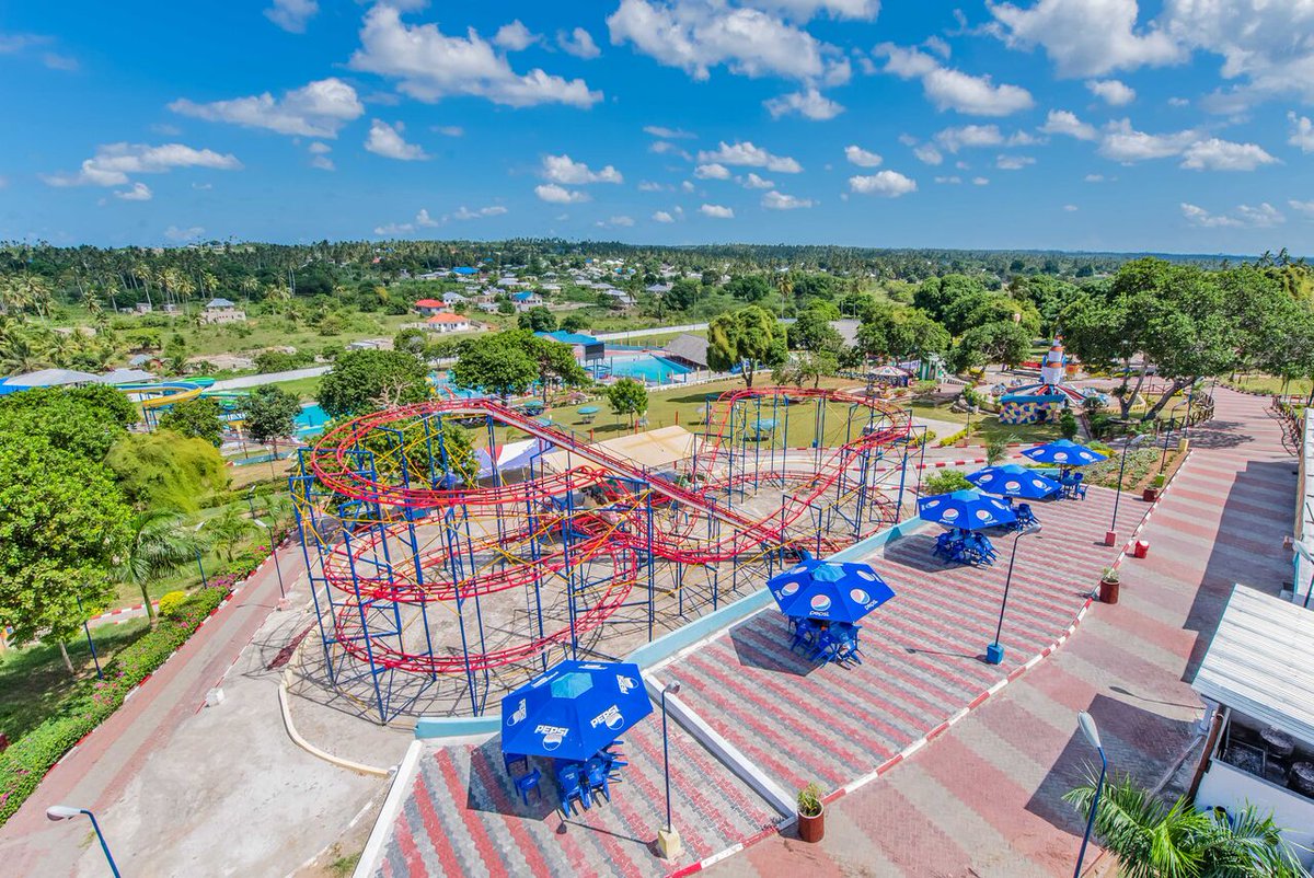 FunCityTZ's tweet photo. Scream From The Peaks, Hold Hands Through The Dips, Laugh Through The Loops And Enjoy Every Twist And Turn🙂⚡️ #Zyclone #Funcity #FamilyDayoutSpot #ComeOneComeAll😍 https://t.co/thbjK5M4Ds