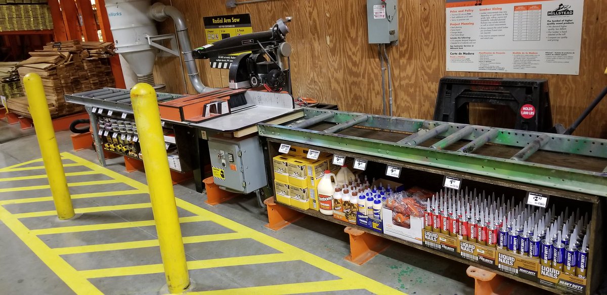 AlanGSF92's tweet photo. Cross merchandising at it's finest. Every bit of space matters. #team8445 #SwBest #D21 #D22 https://t.co/fDdVkXDXMK