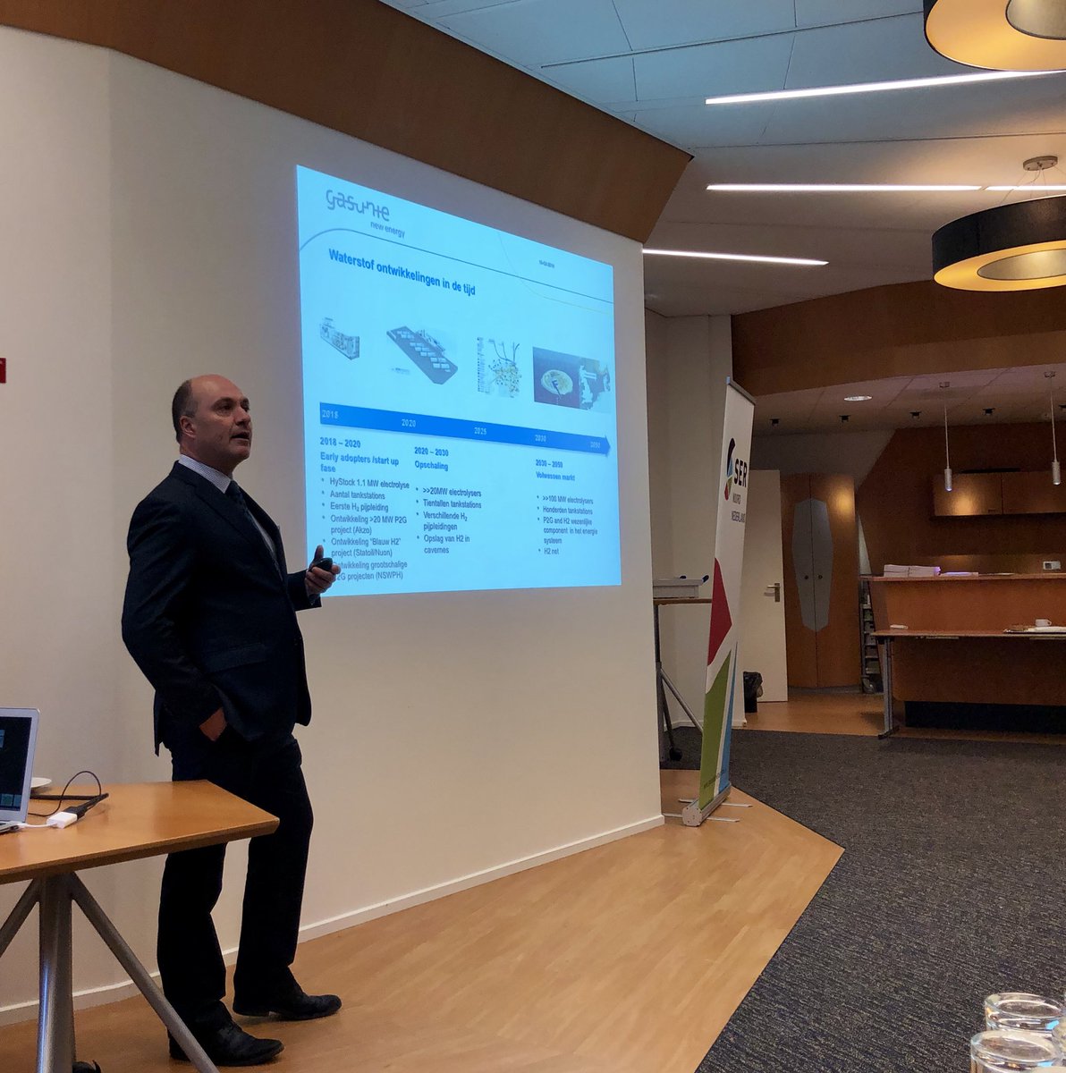 Gasunie New Energy maakt van de visie op groene waterstofeconomie de realiteit. Vele projecten in #infrastructuur #electrolyse #opslag #northseawindpowerhub #groeneenergie #energietransitie #samenwerken <a href="/Gasunie/">Gasunie</a> Hans Coenen <a href="/SER_NL/">Sociaal-Economische Raad (SER)</a> <a href="/NIB_NNL/">NIB</a> <a href="/advanwijk/">Ad van Wijk</a> <a href="/VNONCWNoord/">VNO-NCW Noord</a>