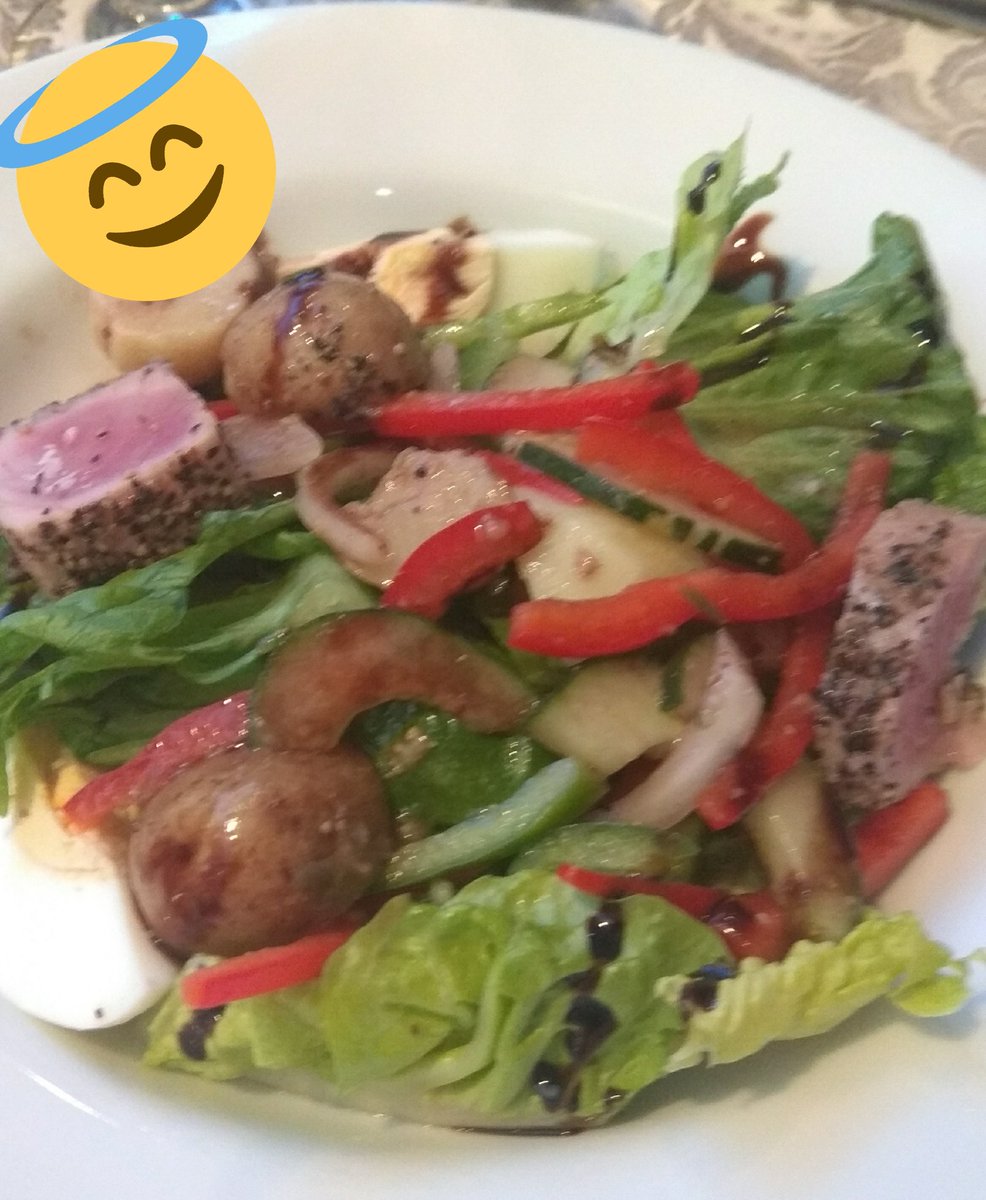 PhRheumaJr's tweet photo. #PRA2018 Opening Ceremonies #DinnerCourse #Salad you would have enjoyed this @jaffygonzales a little spicy... https://t.co/4DFPhSkK3k