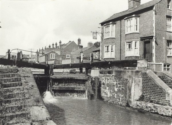 CRTSouthEast's tweet photo. With our current stoppage we are throwing back #ThrowbackThursday to #Lock55 in Berkhamstead @TheRiserBerko https://t.co/aDPWfhdLM7