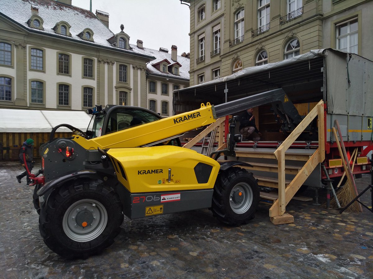 fleglae's tweet photo. Aufbau läuft dank ROHRER-MARTI https://t.co/dSclK1KOwb