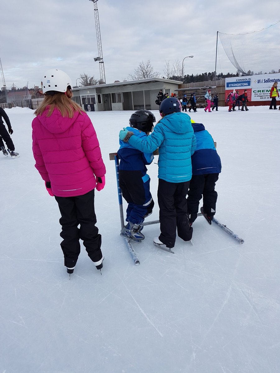 AnithaGunnarss2's tweet photo. #utbsilverdal 
Vinterfriluftsdag för hela plan 4 på Utbildning Silverdal. Sollentunavallen https://t.co/TRAxB6aHWl