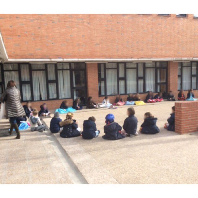 Y los alumnos de #primaria han celebrado su #carnaval con juegos tradicionales en el jardín. #Premios para #todos! #SantaMaría.