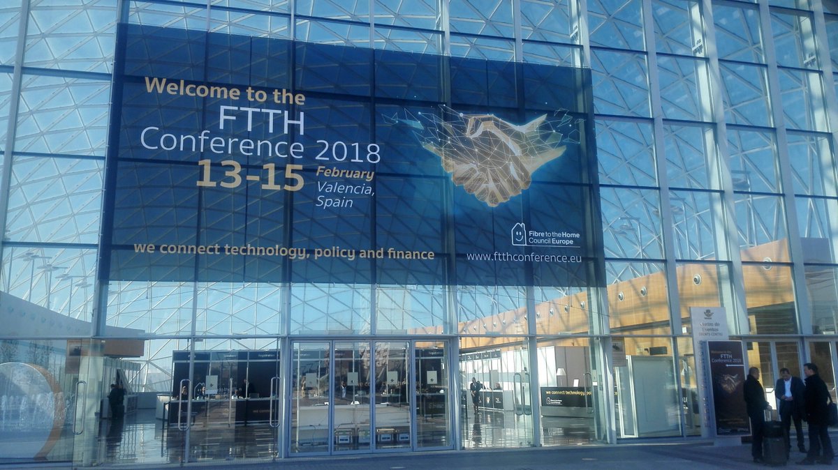 LouneaOy's tweet photo. Vuosittain järjestettävä FTTH Conference on maailman suurin kuitutapahtuma, jossa yli 3000 osallistujaa 96 maasta tapaavat toisensa kolmen päivän seminaarissa. Myös lounealaisia oli mukana kuulemassa alan uusimmat kuulumiset. #FTTH2018 #valokuitu https://t.co/nIjy9kwr4u