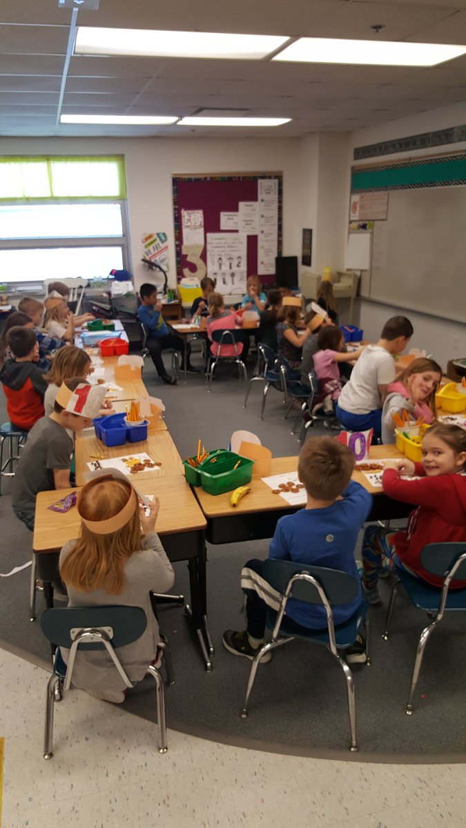 DegroodMegan's tweet photo. 100th Day of School Snack!!! #snackingandlearning #countingby10s #100dayssmarter #KMElem https://t.co/Zs4kFiagkB