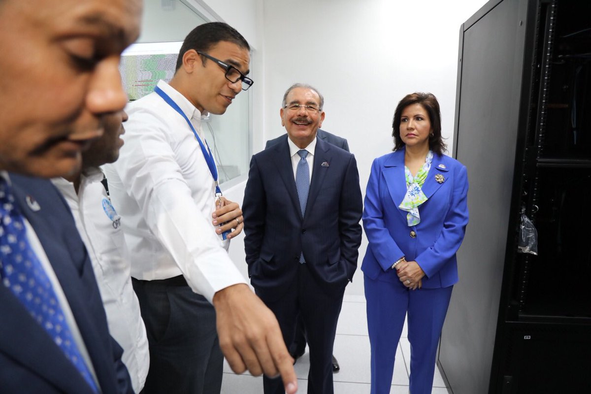 GobiernoDanilo's tweet image. Imágenes del recorrido del presidente @DaniloMedina y la vicepresidenta de la República, @margaritacdf, por las instalaciones del #DataCenterRD. 

En breve más información por nuestra página web: presidencia.gob.do