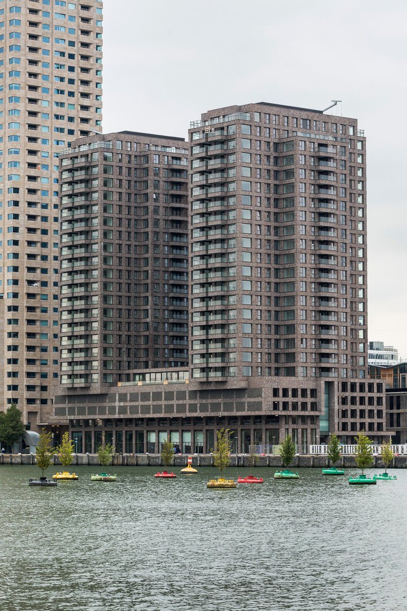 De woontorens Boston &amp; Seattle op de Rotterdamse Wilhelminapier hebben als eerste in Nederland drie duurzaamheidscertificaten ontvangen: BREEAM, Certificaat WoonKeur en Politiekeurmerk Veilig Wonen!
jpvaneesteren.nl/nl/eerste-duur…